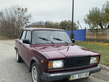 Красный ВАЗ 2107, объемом двигателя 1.5 л и пробегом 150 тыс. км за 1200 $, фото 1 на Automoto.ua