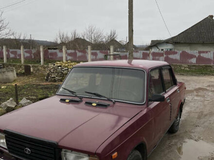 Красный ВАЗ 2107, объемом двигателя 1.45 л и пробегом 300 тыс. км за 900 $, фото 1 на Automoto.ua