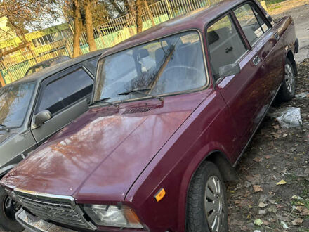 Красный ВАЗ 2107, объемом двигателя 1.5 л и пробегом 99 тыс. км за 1200 $, фото 1 на Automoto.ua