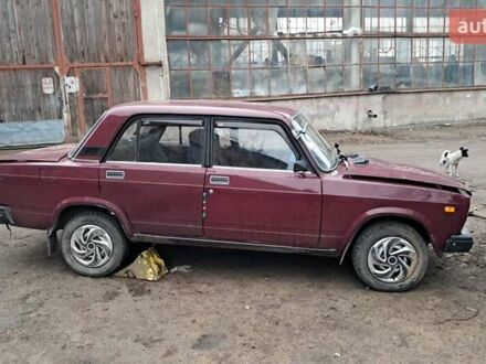Красный ВАЗ 2107, объемом двигателя 1.6 л и пробегом 37 тыс. км за 750 $, фото 1 на Automoto.ua