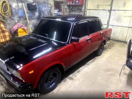 Красный ВАЗ 2107, объемом двигателя 1.5 л и пробегом 280 тыс. км за 2000 $, фото 1 на Automoto.ua