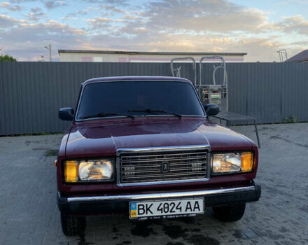 Червоний ВАЗ 2107, об'ємом двигуна 1.5 л та пробігом 107 тис. км за 2000 $, фото 1 на Automoto.ua