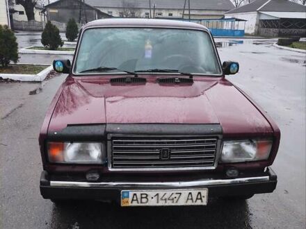 Красный ВАЗ 2107, объемом двигателя 1.5 л и пробегом 200 тыс. км за 1100 $, фото 1 на Automoto.ua