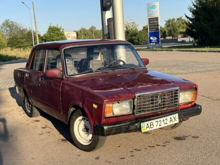 ВАЗ 2107 2004 в Конотопе на Automoto.ua Красный ВАЗ 2107, объемом двигателя 1.5 л и пробегом 40 тыс. км за 437 $, фото 1 на Automoto.ua