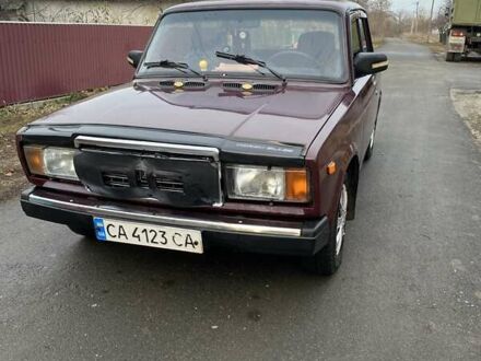 ВАЗ 2107 2005 у Шполе на Automoto.ua Червоний ВАЗ 2107, об'ємом двигуна 1.5 л та пробігом 137 тис. км за 2000 $, фото 1 на Automoto.ua