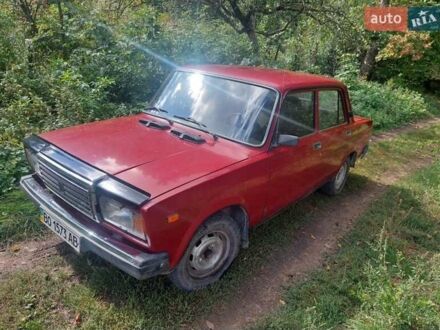 Красный ВАЗ 2107, объемом двигателя 1.5 л и пробегом 250 тыс. км за 950 $, фото 1 на Automoto.ua