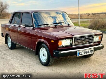 ВАЗ 2107 2006 в Новомосковске на Automoto.ua Красный ВАЗ 2107, объемом двигателя 15 л и пробегом 57 тыс. км за 2650 $, фото 1 на Automoto.ua