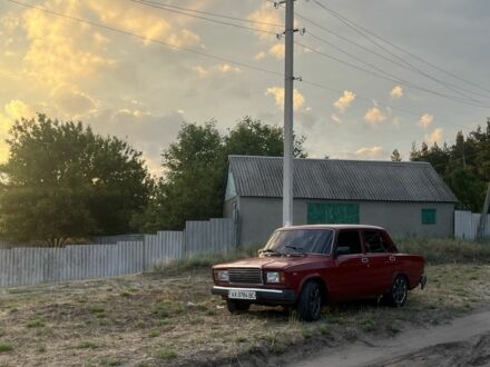 Красный ВАЗ 2107, объемом двигателя 1.5 л и пробегом 100 тыс. км за 600 $, фото 1 на Automoto.ua
