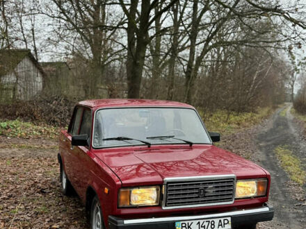 Красный ВАЗ 2107, объемом двигателя 1.5 л и пробегом 47 тыс. км за 2499 $, фото 1 на Automoto.ua