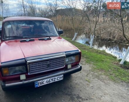 Красный ВАЗ 2107, объемом двигателя 1.45 л и пробегом 200 тыс. км за 650 $, фото 1 на Automoto.ua