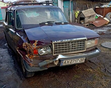 Красный ВАЗ 2107, объемом двигателя 1.5 л и пробегом 210 тыс. км за 800 $, фото 1 на Automoto.ua