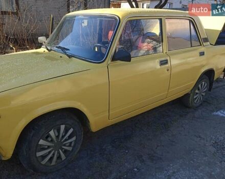 Желтый ВАЗ 2107, объемом двигателя 1.5 л и пробегом 300 тыс. км за 800 $, фото 5 на Automoto.ua