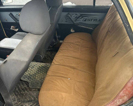 Жовтий ВАЗ 2107, об'ємом двигуна 1.5 л та пробігом 500 тис. км за 401 $, фото 4 на Automoto.ua