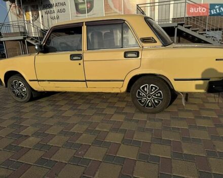 Желтый ВАЗ 2107, объемом двигателя 1.45 л и пробегом 500 тыс. км за 999 $, фото 3 на Automoto.ua