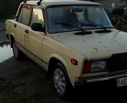 ВАЗ 2107 1996 у Дніпро (Дніпропетровську) на Automoto.ua Жовтий ВАЗ 2107, об'ємом двигуна 1.5 л та пробігом 0 тис. км за 620 $, фото 3 на Automoto.ua