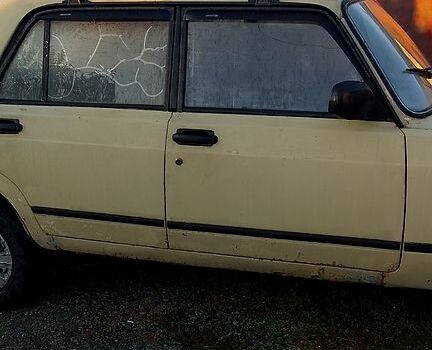 ВАЗ 2107 1996 у Дніпро (Дніпропетровську) на Automoto.ua Жовтий ВАЗ 2107, об'ємом двигуна 1.5 л та пробігом 0 тис. км за 620 $, фото 2 на Automoto.ua