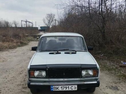 ВАЗ 2107 1990 у Здолбунове на Automoto.ua Сірий ВАЗ 2107, об'ємом двигуна 1.56 л та пробігом 52 тис. км за 450 $, фото 1 на Automoto.ua
