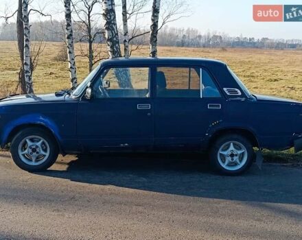 Синий ВАЗ 2107, объемом двигателя 1.3 л и пробегом 190 тыс. км за 600 $, фото 2 на Automoto.ua