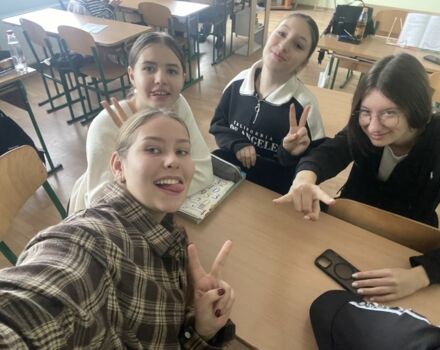 Синий ВАЗ 2107, объемом двигателя 1.5 л и пробегом 21 тыс. км за 1350 $, фото 5 на Automoto.ua