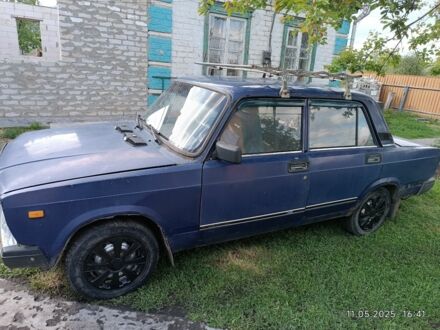 ВАЗ 2107 2004 у Новомосковске на Automoto.ua Синій ВАЗ 2107, об'ємом двигуна 1.5 л та пробігом 85 тис. км за 604 $, фото 1 на Automoto.ua