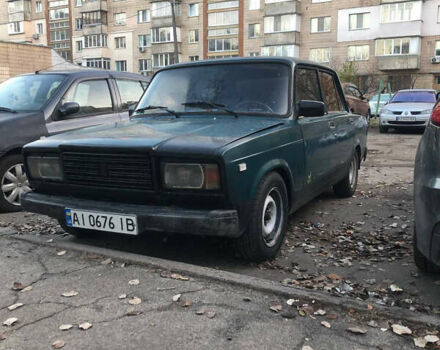 Зеленый ВАЗ 2107, объемом двигателя 1.5 л и пробегом 500 тыс. км за 600 $, фото 4 на Automoto.ua