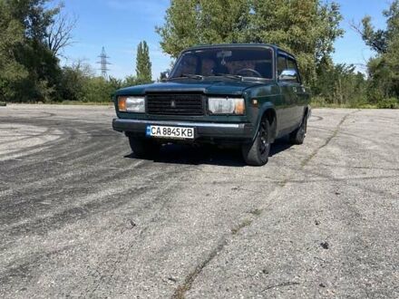 Зеленый ВАЗ 2107, объемом двигателя 1.5 л и пробегом 400 тыс. км за 1000 $, фото 1 на Automoto.ua