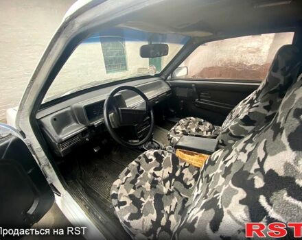 Белый ВАЗ 2108, объемом двигателя 1.3 л и пробегом 300 тыс. км за 950 $, фото 2 на Automoto.ua