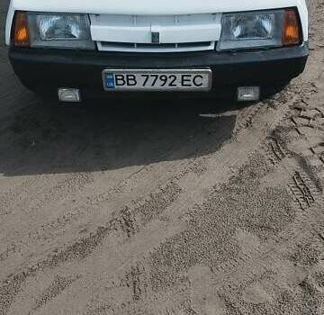 Белый ВАЗ 2108, объемом двигателя 1.3 л и пробегом 97 тыс. км за 964 $, фото 2 на Automoto.ua