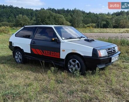 Белый ВАЗ 2108, объемом двигателя 1.5 л и пробегом 250 тыс. км за 850 $, фото 4 на Automoto.ua