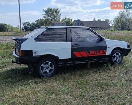 Белый ВАЗ 2108, объемом двигателя 1.5 л и пробегом 250 тыс. км за 850 $, фото 2 на Automoto.ua