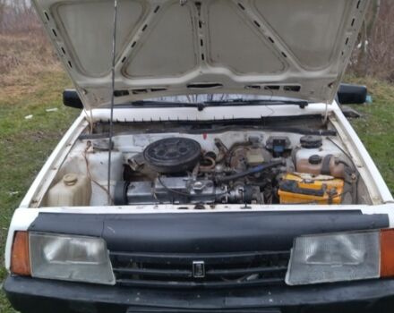 Белый ВАЗ 2108, объемом двигателя 1.3 л и пробегом 800 тыс. км за 592 $, фото 5 на Automoto.ua