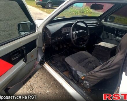 Белый ВАЗ 2108, объемом двигателя 1.1 л и пробегом 200 тыс. км за 600 $, фото 3 на Automoto.ua