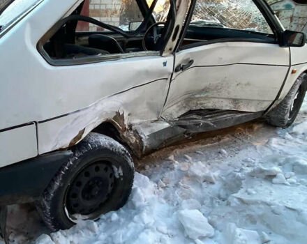 ВАЗ 2108 1992 в Черкассах на Automoto.ua Белый ВАЗ 2108, объемом двигателя 1.3 л и пробегом 400 тыс. км за 399 $, фото 2 на Automoto.ua