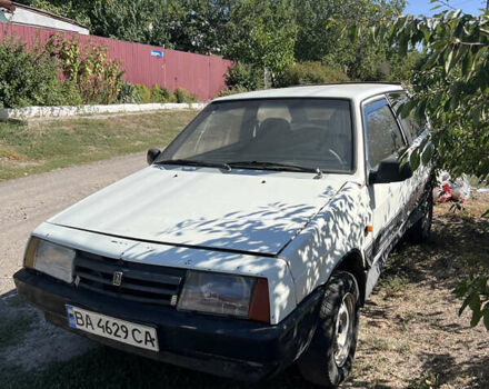 Белый ВАЗ 2108, объемом двигателя 1.5 л и пробегом 100 тыс. км за 599 $, фото 1 на Automoto.ua