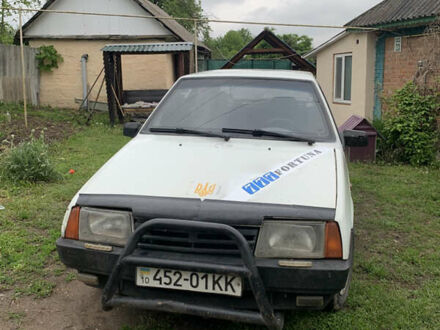 Белый ВАЗ 2108, объемом двигателя 1.3 л и пробегом 350 тыс. км за 600 $, фото 1 на Automoto.ua