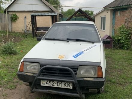 Белый ВАЗ 2108, объемом двигателя 1.3 л и пробегом 400 тыс. км за 600 $, фото 1 на Automoto.ua