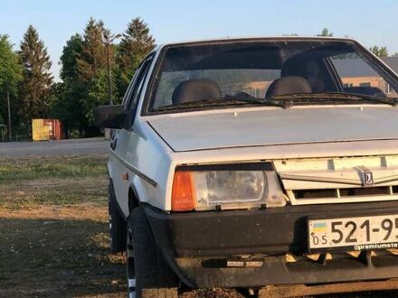 ВАЗ 2108 1987 в Новой Ушице на Automoto.ua Белый ВАЗ 2108, объемом двигателя 0 л и пробегом 226 тыс. км за 1400 $, фото 1 на Automoto.ua