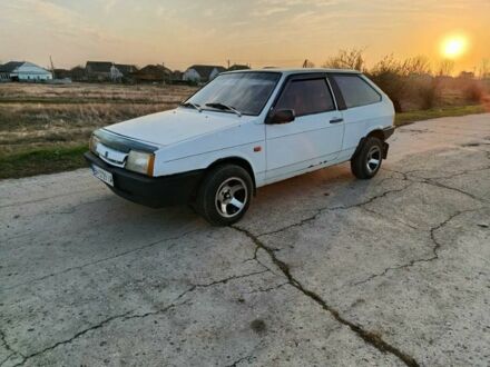 Белый ВАЗ 2108, объемом двигателя 1.3 л и пробегом 100 тыс. км за 1100 $, фото 1 на Automoto.ua