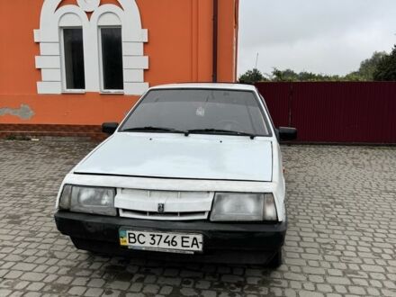 ВАЗ 2108 1987 в Жовкве на Automoto.ua Белый ВАЗ 2108, объемом двигателя 1.3 л и пробегом 450 тыс. км за 454 $, фото 1 на Automoto.ua