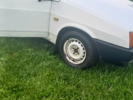 ВАЗ 2108 1987 в Пустомытах на Automoto.ua Белый ВАЗ 2108, объемом двигателя 0 л и пробегом 100 тыс. км за 609 $, фото 1 на Automoto.ua