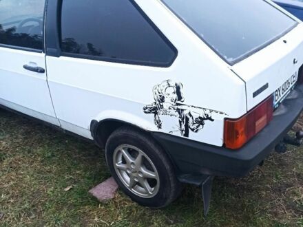 Белый ВАЗ 2108, объемом двигателя 1.3 л и пробегом 250 тыс. км за 900 $, фото 1 на Automoto.ua