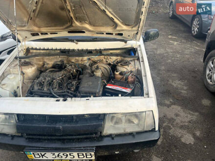 ВАЗ 2108 1988 у Львові на Automoto.ua Білий ВАЗ 2108, об'ємом двигуна 1.6 л та пробігом 158 тис. км за 1050 $, фото 1 на Automoto.ua