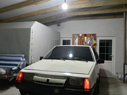 Белый ВАЗ 2108, объемом двигателя 1.5 л и пробегом 200 тыс. км за 1300 $, фото 1 на Automoto.ua