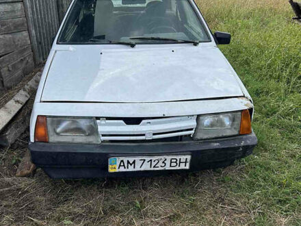 ВАЗ 2108 1989 у Коростене на Automoto.ua Білий ВАЗ 2108, об'ємом двигуна 0 л та пробігом 300 тис. км за 650 $, фото 1 на Automoto.ua