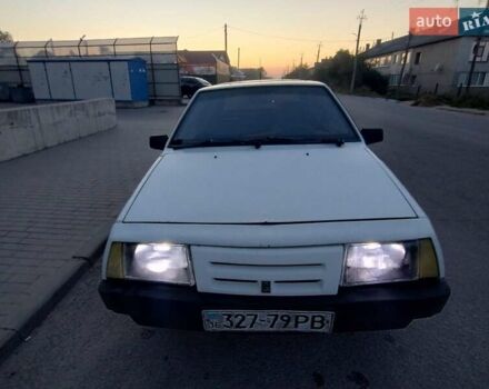 Белый ВАЗ 2108, объемом двигателя 1.5 л и пробегом 250 тыс. км за 500 $, фото 1 на Automoto.ua