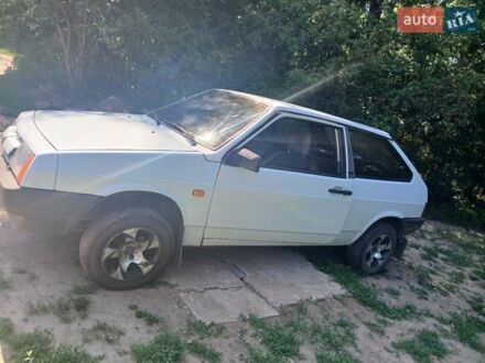 Белый ВАЗ 2108, объемом двигателя 1.1 л и пробегом 250 тыс. км за 1200 $, фото 1 на Automoto.ua