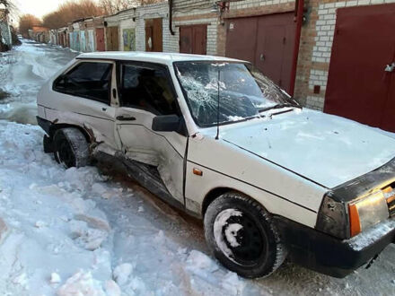 ВАЗ 2108 1992 в Черкассах на Automoto.ua Белый ВАЗ 2108, объемом двигателя 1.3 л и пробегом 400 тыс. км за 399 $, фото 1 на Automoto.ua