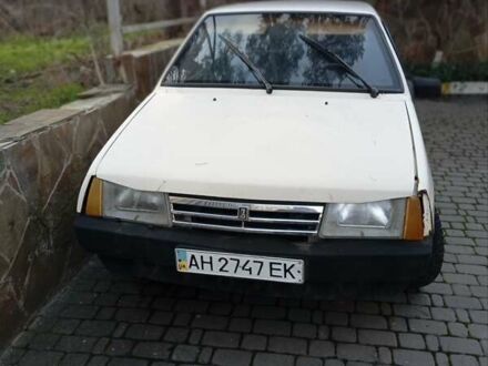 Белый ВАЗ 2108, объемом двигателя 1.3 л и пробегом 220 тыс. км за 1100 $, фото 1 на Automoto.ua