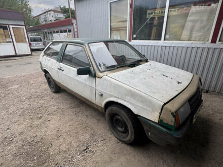 Белый ВАЗ 2108, объемом двигателя 1.5 л и пробегом 200 тыс. км за 600 $, фото 1 на Automoto.ua