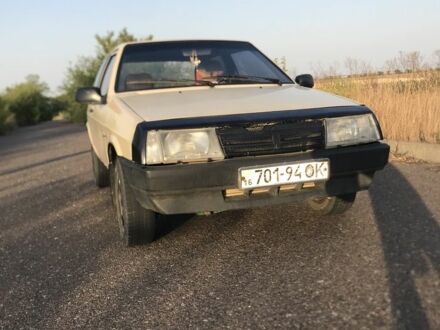 Бежевый ВАЗ 2108, объемом двигателя 1.3 л и пробегом 300 тыс. км за 592 $, фото 1 на Automoto.ua